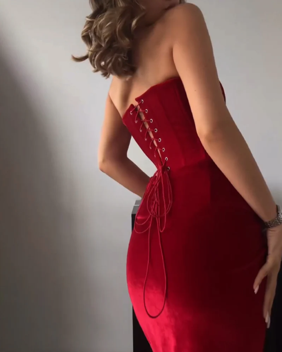 Velvéra | Velvet Twist Dress