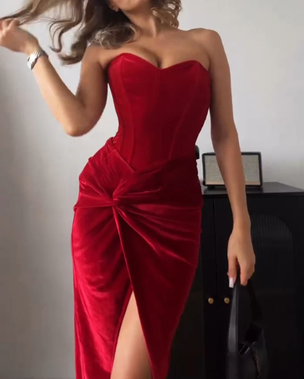 Velvéra | Velvet Twist Dress