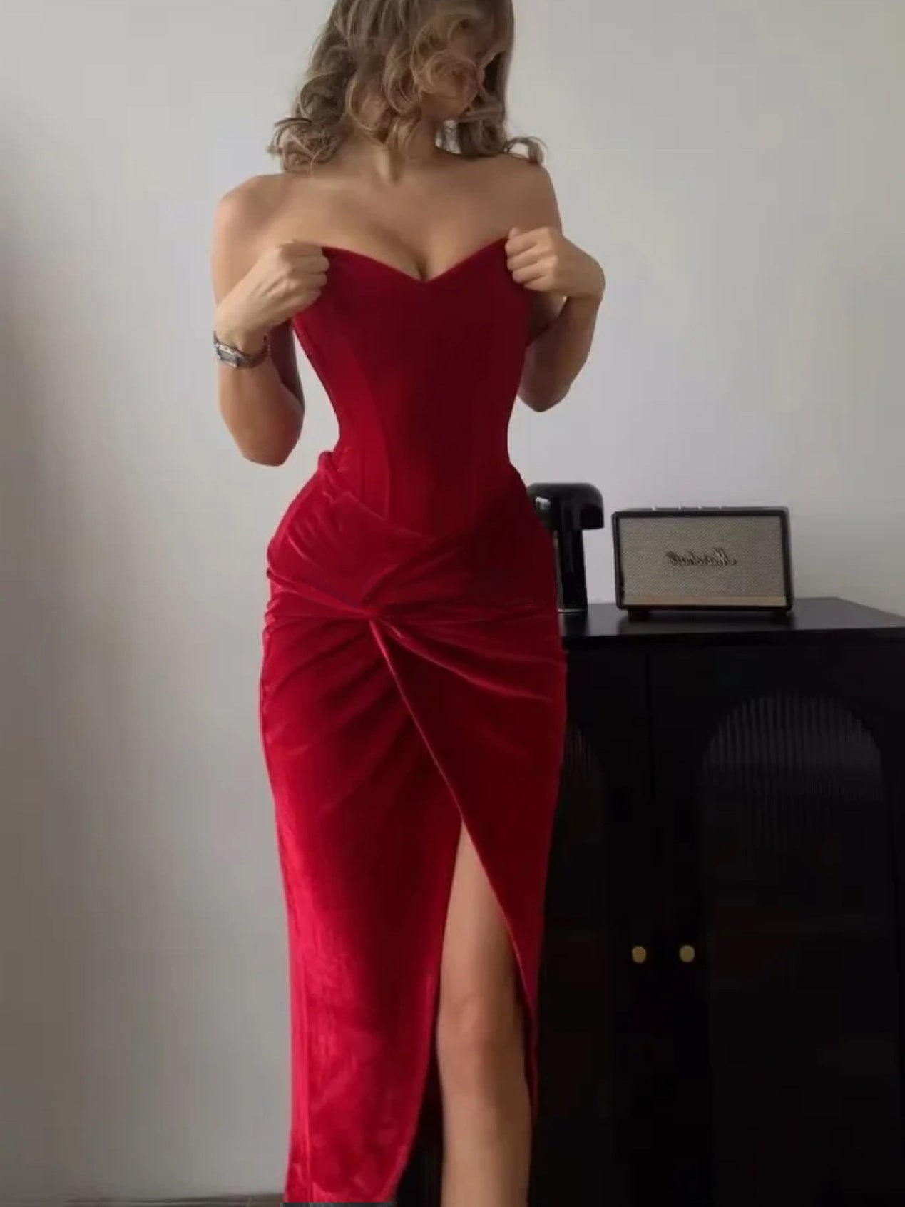 Velvéra | Velvet Twist Dress